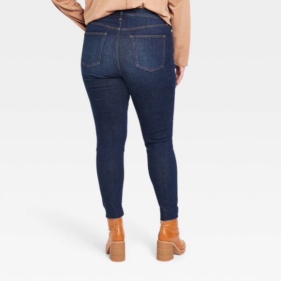 Dark wash jeans - Picture 2 of 4